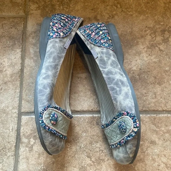 MUDD Bundle. Women's Cream and Gray Flats - Picture 10 of 16